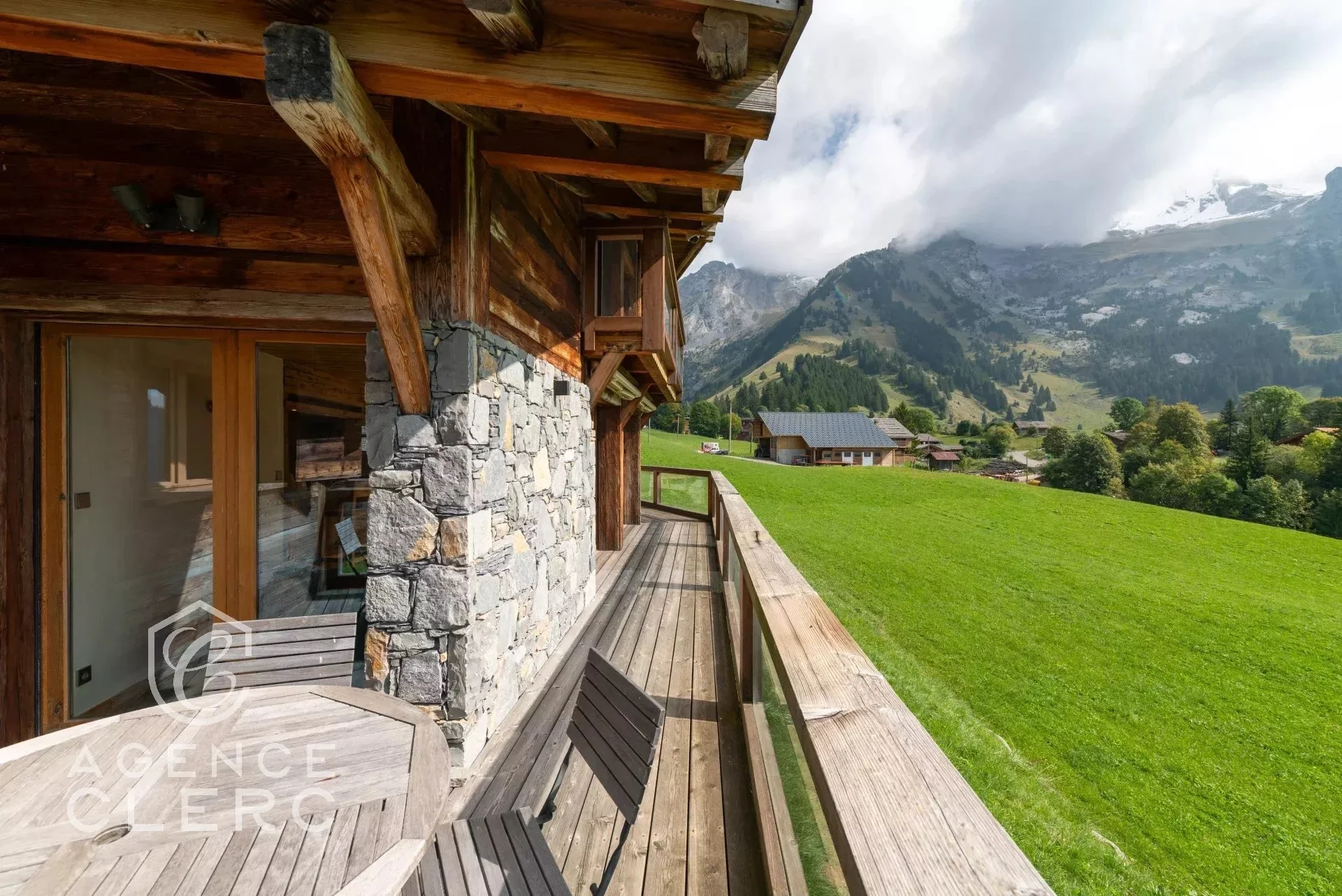 La Clusaz, Auvergne-Rhône-Alpes, France. - Photo 3