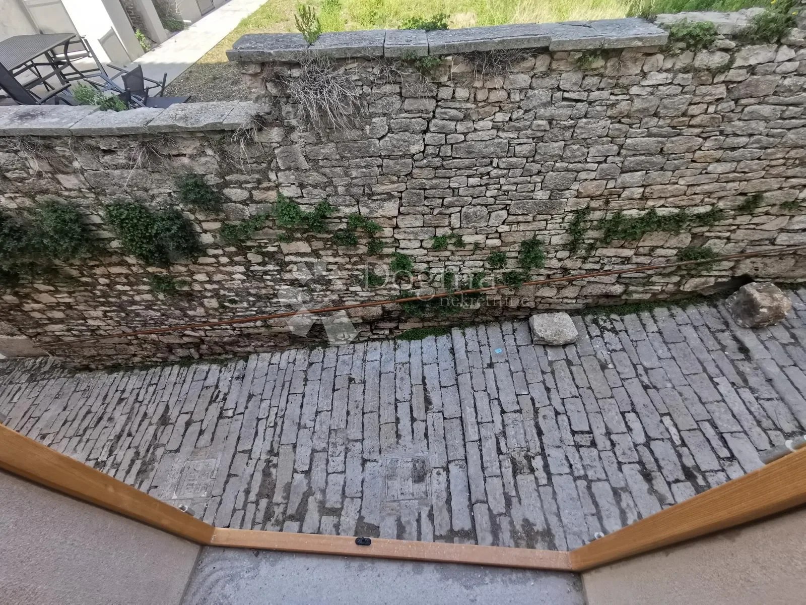 Exterior photo 2