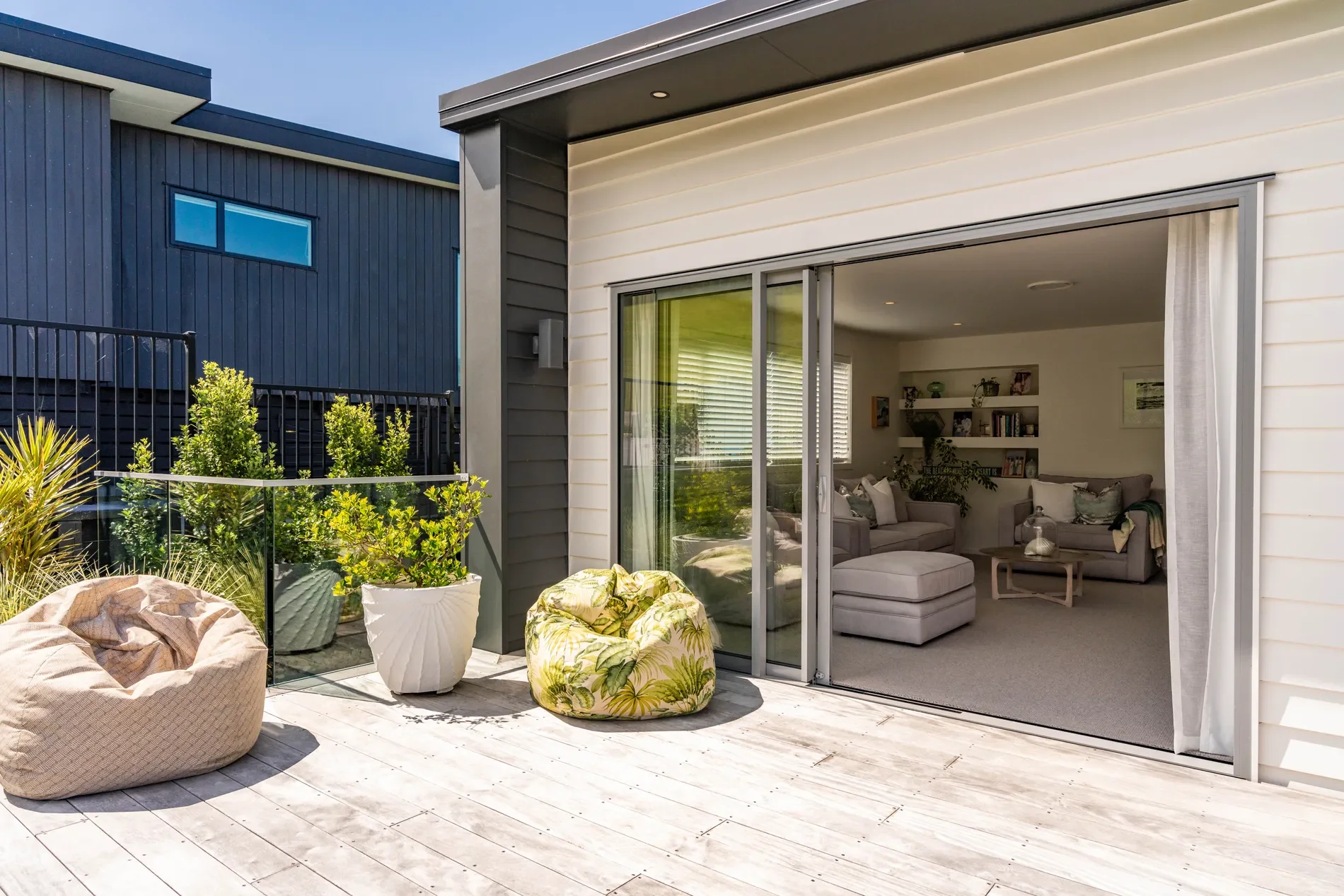 Exterior photo 9