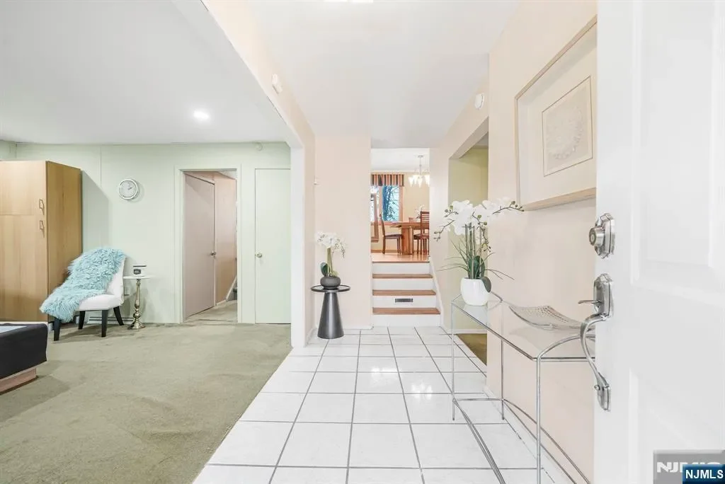 12 Clinton Lane, Wayne, NJ 07470, Wayne, New Jersey, United States. - Photo 2