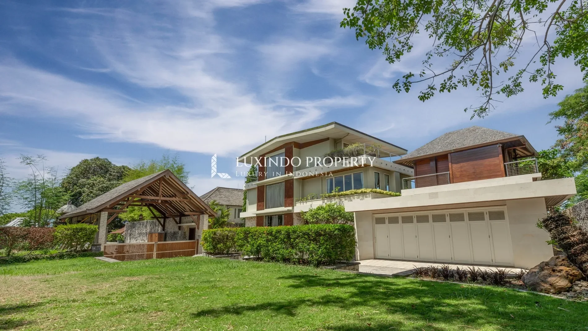 Exterior photo 4