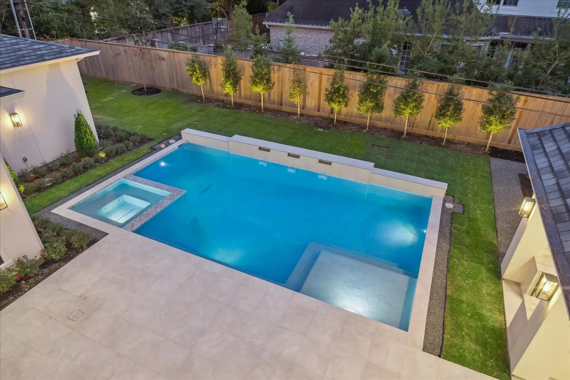 Exterior photo 7