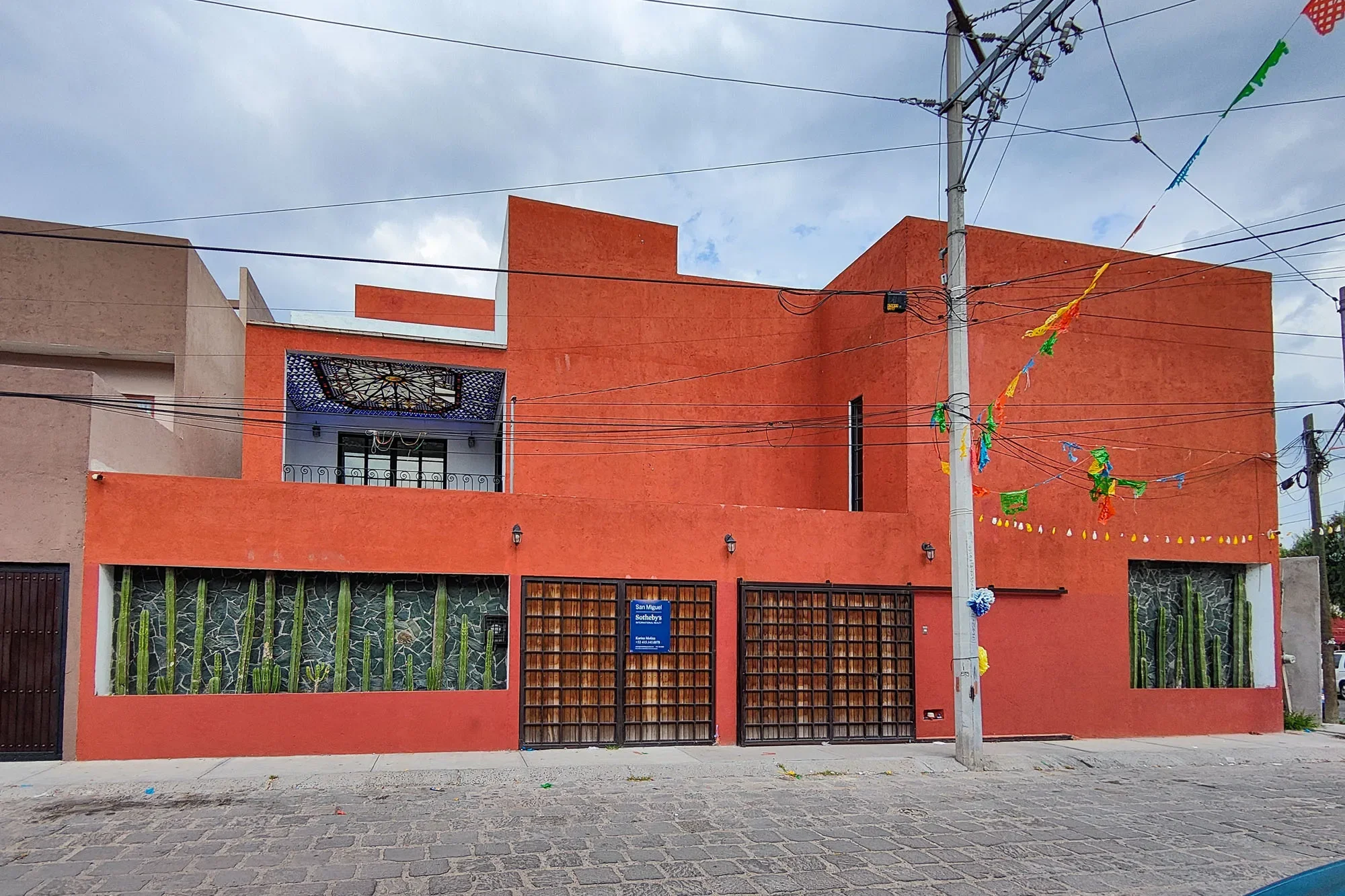 Exterior photo 9