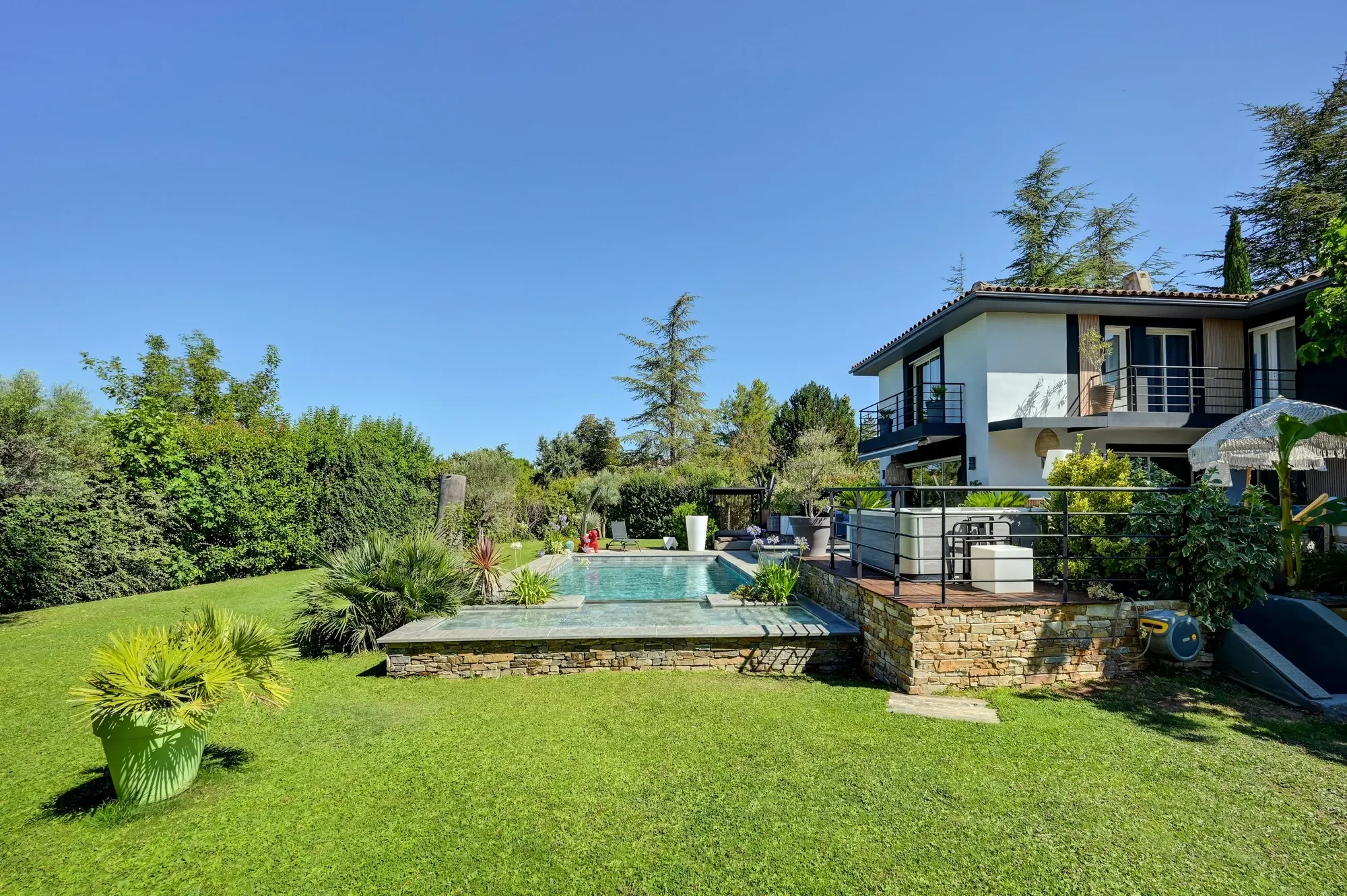 Exterior photo 11