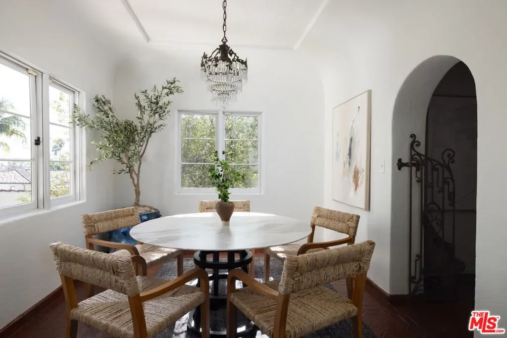 5470 Los Feliz Boulevard, Los Angeles, California, United States. - Photo 11