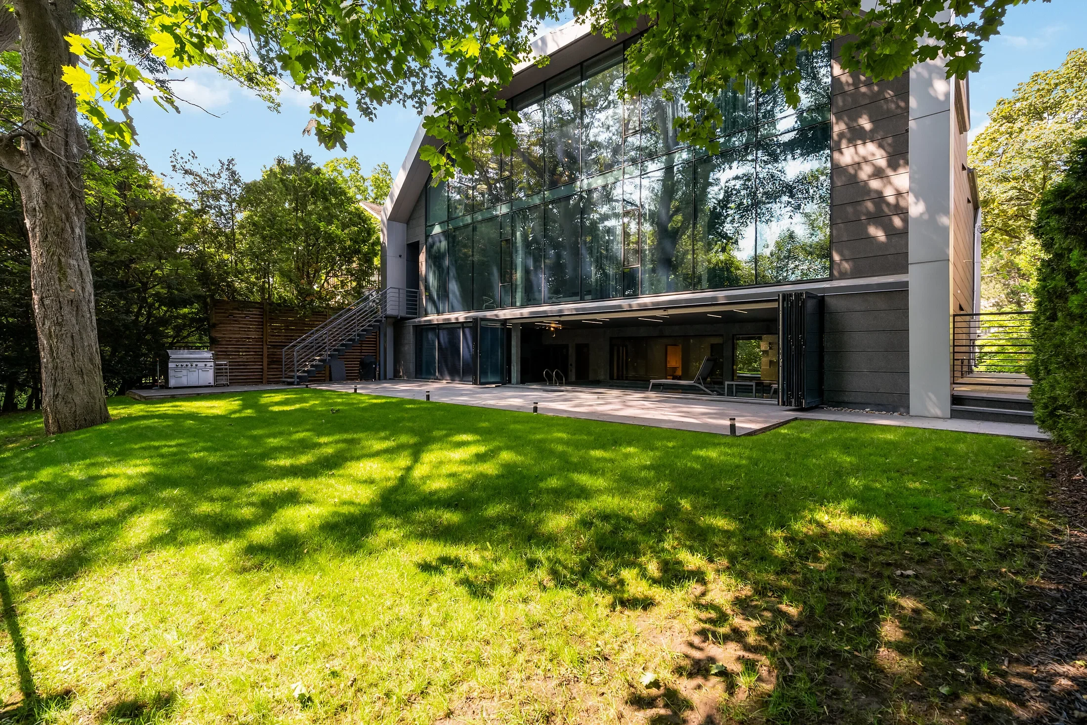 Exterior photo 3