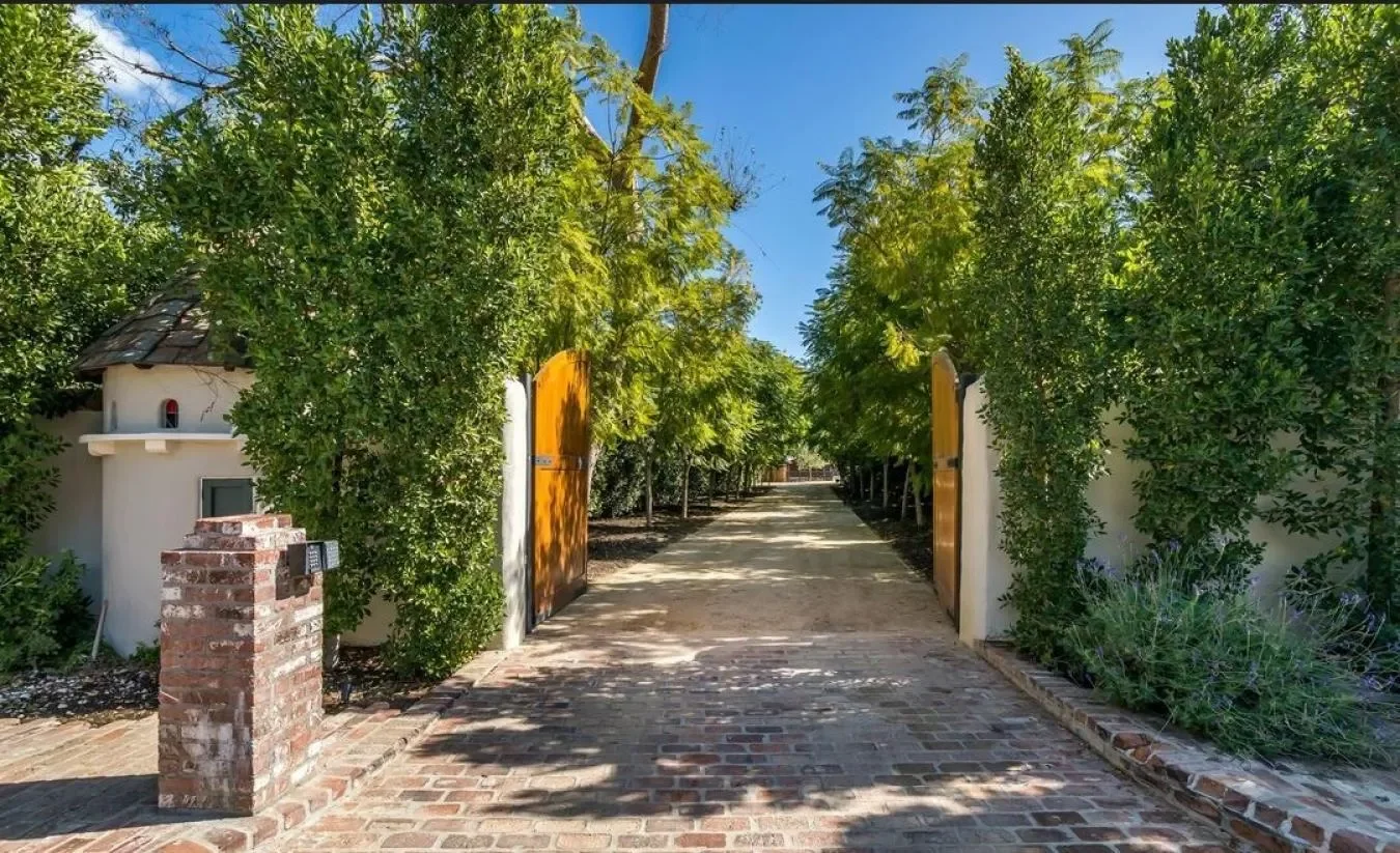 4750 Encino Avenue, Los Angeles, California, United States. - Photo 18