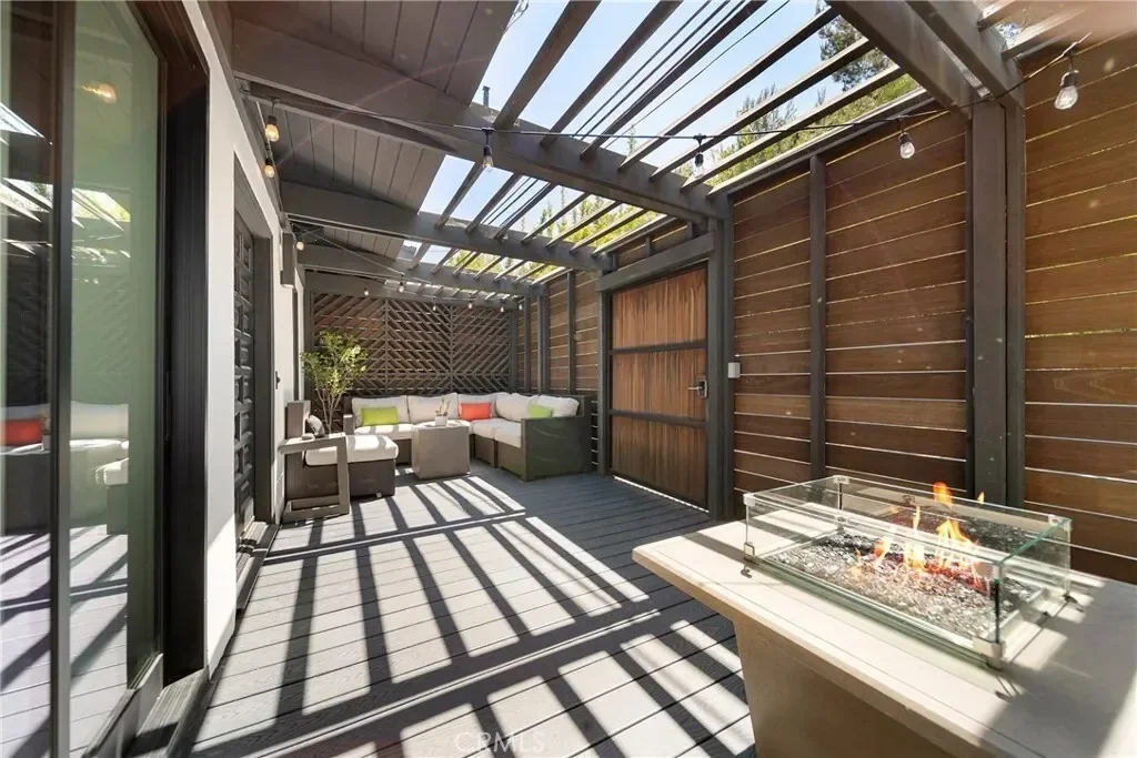 2522 Zorada Drive, Los Angeles, California, United States. - Photo 6