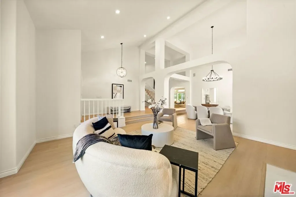 22248 Cairnloch Street, Hidden Hills, California, United States. - Photo 7