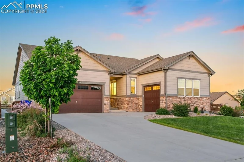6 Bedrooms Single Family Detached