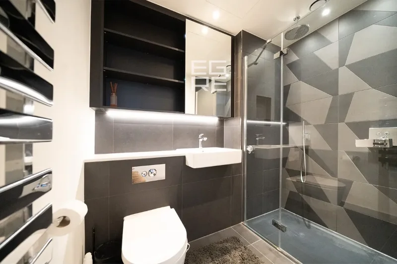 Clarendon Court, London, England, United Kingdom. - Photo 22