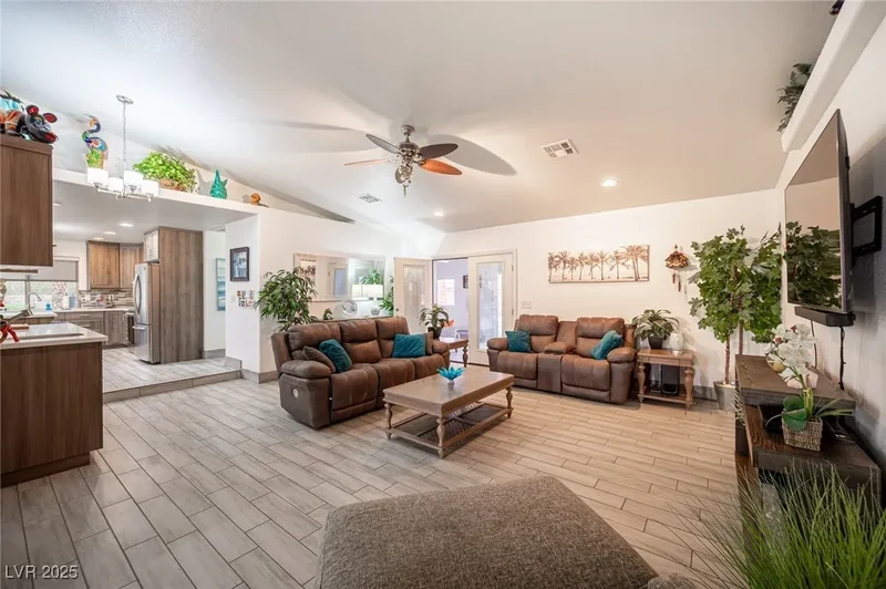 8610 Mohawk Street, Las Vegas, Nevada, United States. - Photo 17