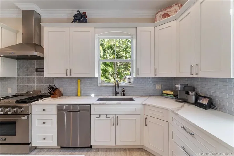 1002 SE Riverside Drive, Stuart, Florida, United States. - Photo 16