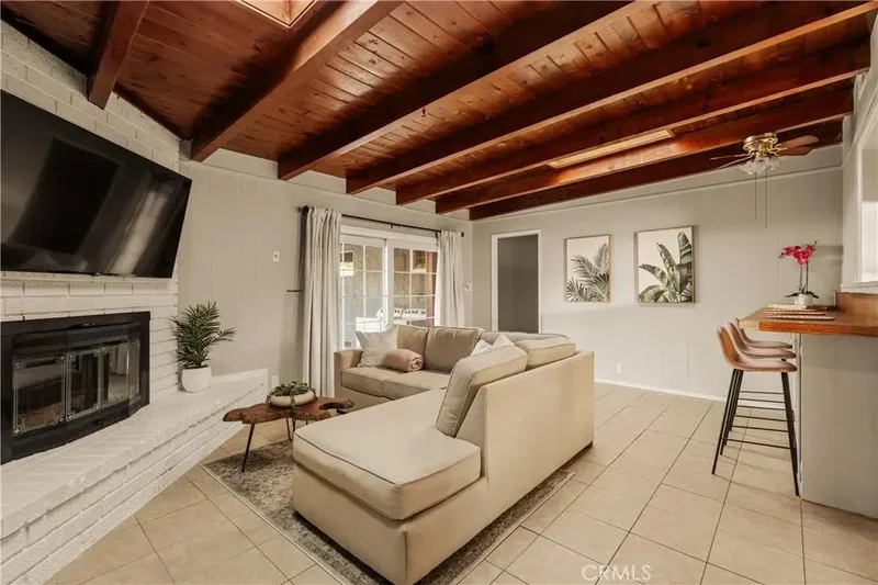 1640 N Lincoln Street, Burbank, California, United States. - Photo 14