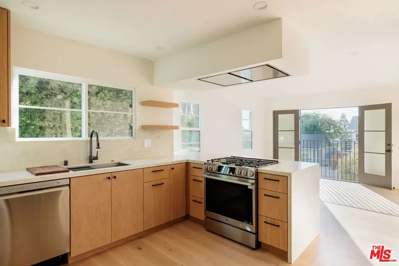 1018 Manzanita Street, Los Angeles, California, United States. - Photo 33