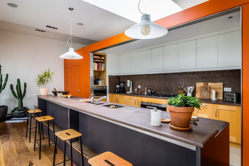 6 bedroom Semi-Detached House for sale in London