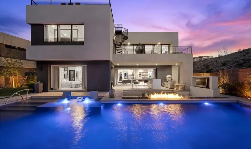 Single Family Residence in Henderson