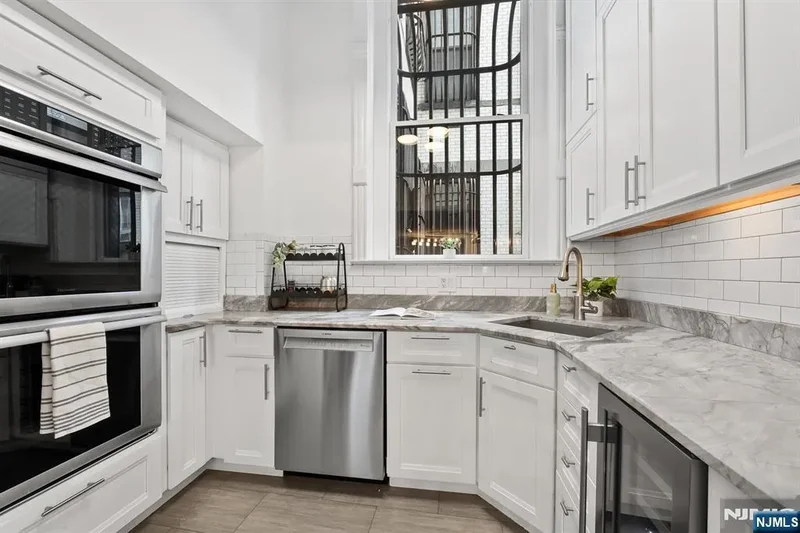 83 Montgomery Street 201, Jersey City, NJ 07302, Jersey City, New Jersey, United States. - Photo 18