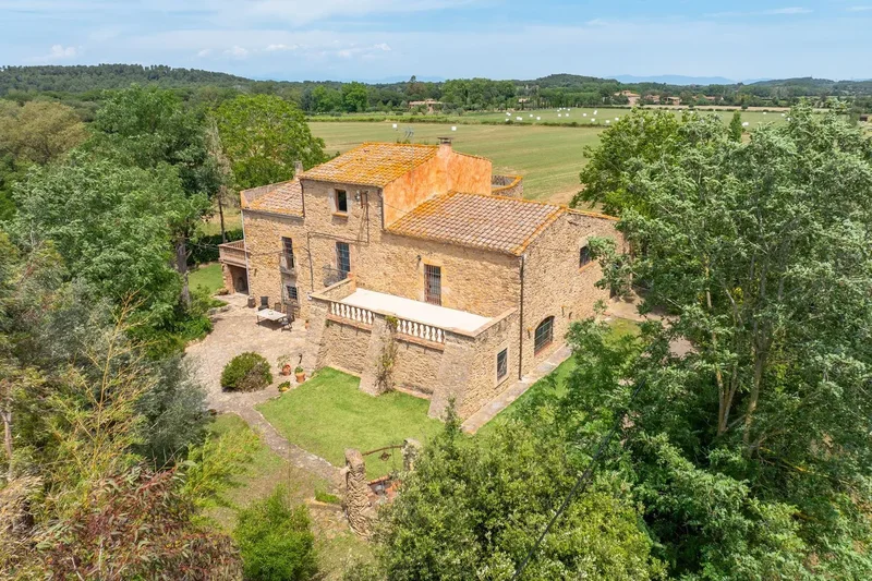 A las afueras, Pals, Catalonia, Spain. - Photo 9
