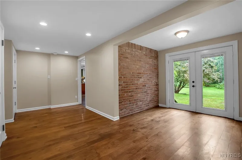 7 Bedrooms Other Residential