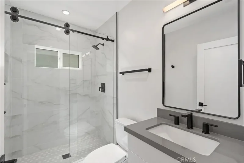 17962 Valley Vista Boulevard, Encino, CA 91316, Los Angeles, California, United States. - Photo 14