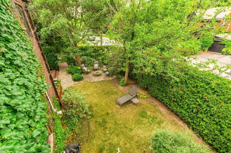 109 Rue du Prince-Arthur, Saint-Lambert, Quebec, Canada. - Photo 12