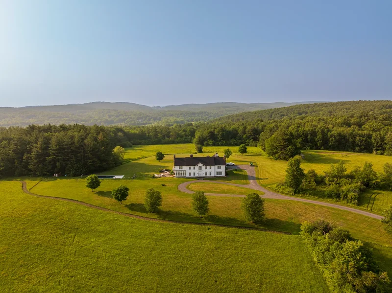 A Modern Sanctuary Of Timeless Elegance