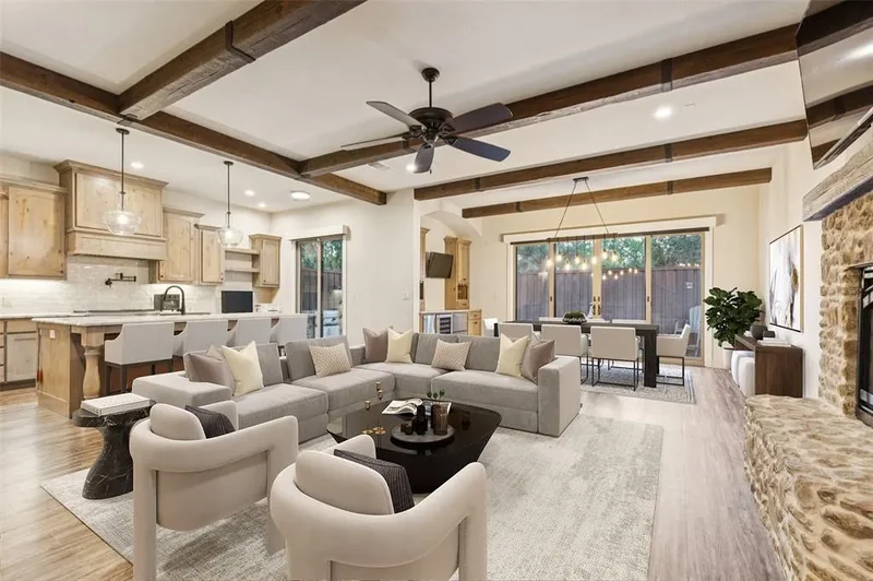 Single Family Residence in Dallas