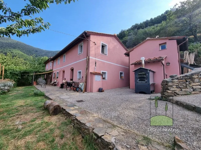 Santo Pietro, La Pieve, Tuscany, Italy. - Photo 1