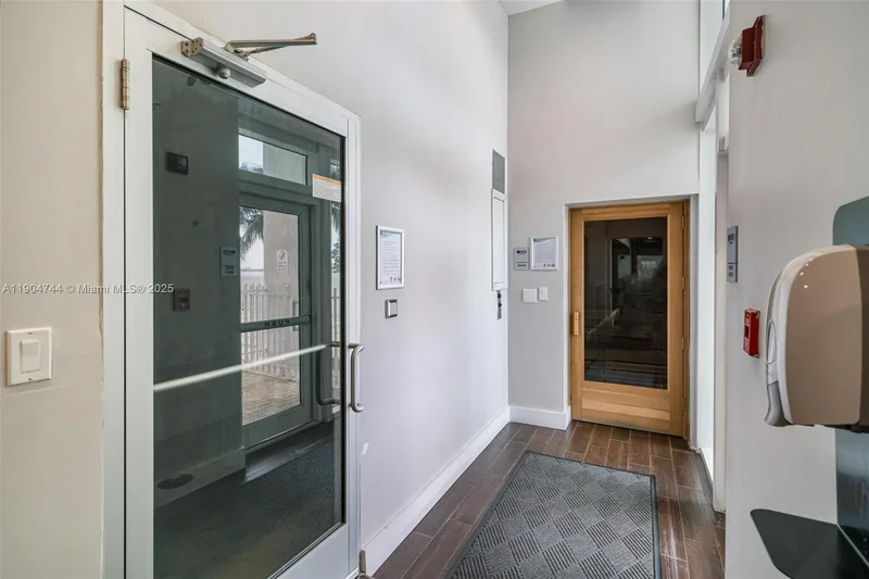665 NE 25th St PHII02, Miami, Florida, United States. - Photo 25