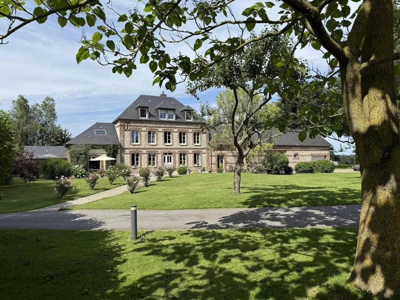 EXCLUSIVE ELEGANT MASTER HOUSE FULLY RESTORED IMMEDIATELY NEAR THE BEACHES