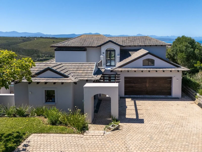 50 Ponta Delgarda Avenue, Plettenberg Bay, Western Cape, South Africa. - Photo 20