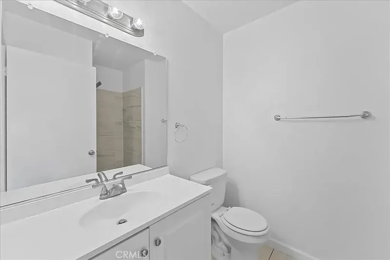 350 Tile Avenue, Signal Hill, California, United States. - Photo 7