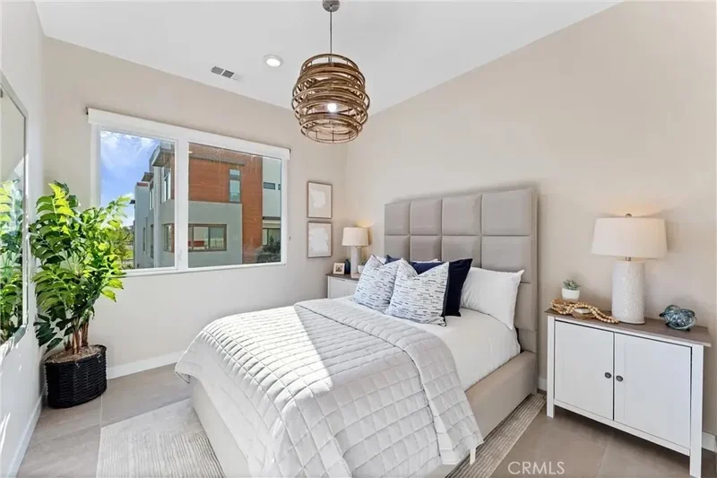 419 Transport, Tustin, California, United States. - Photo 28