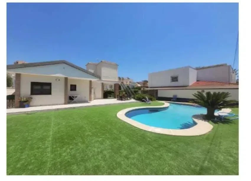 Exterior photo 3