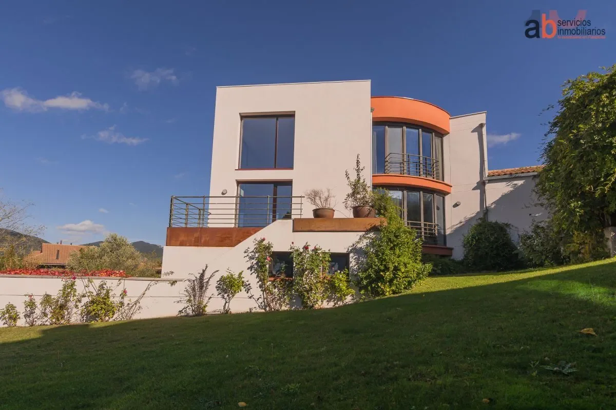 Exterior photo 5
