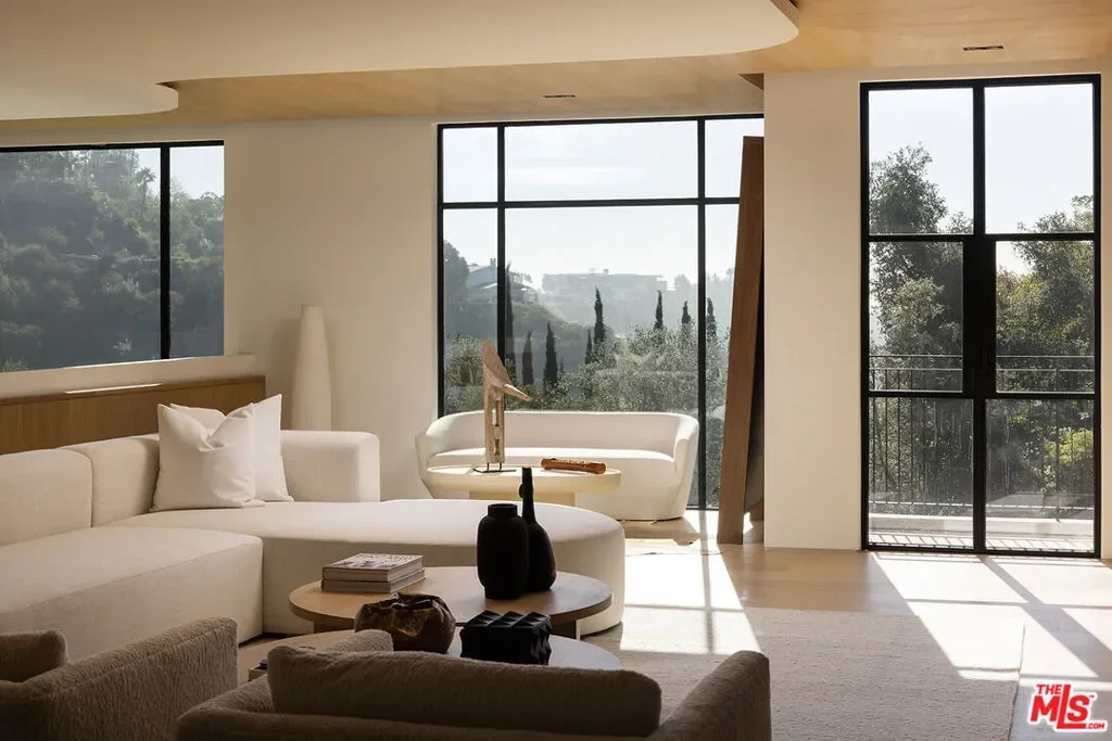 1165 Somera Road, Los Angeles, California, United States. - Photo 12
