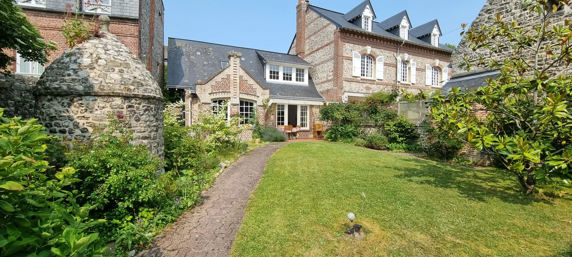 Veules-les-Roses, Normandy, France. - Photo 10