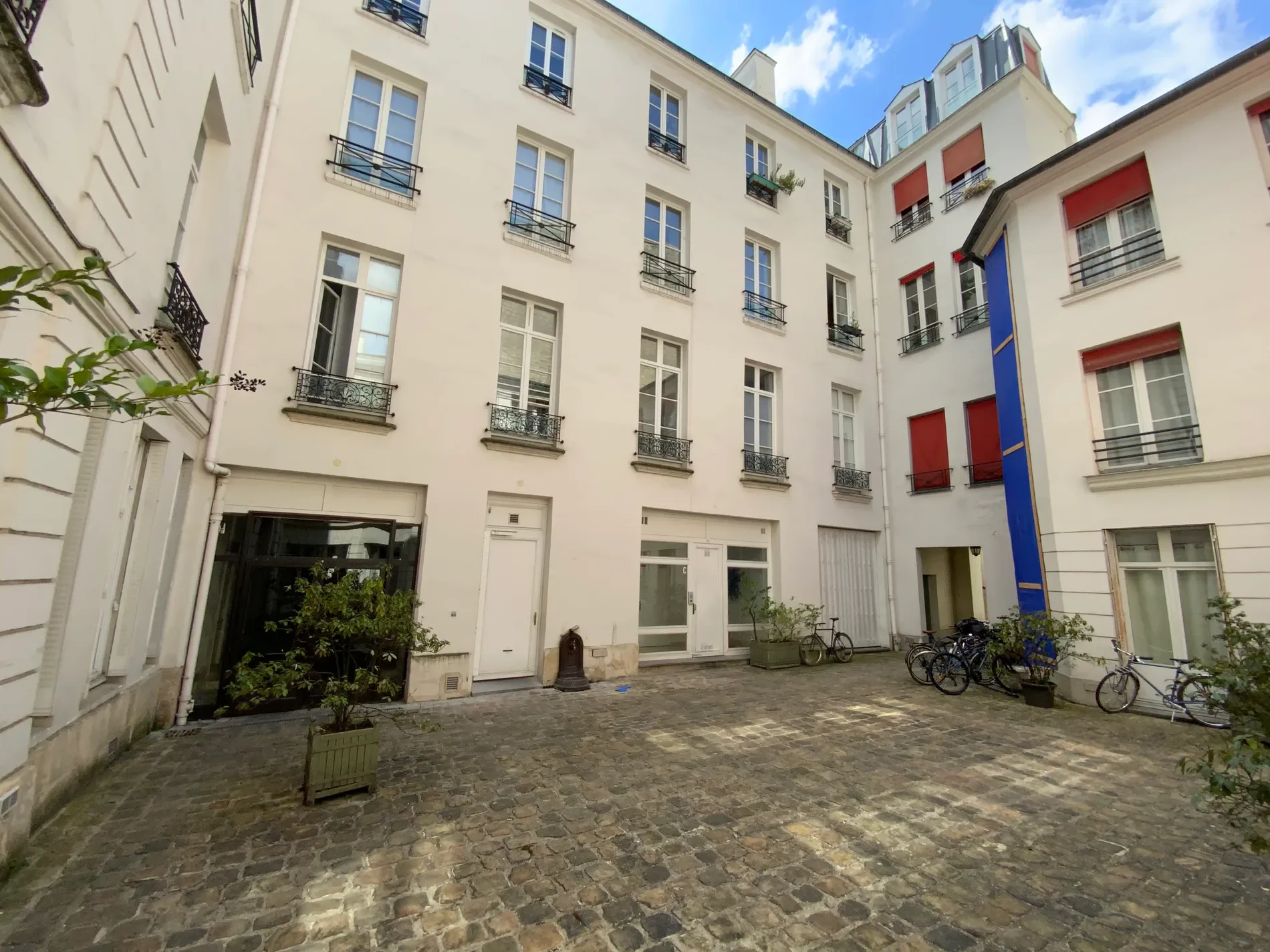 Exterior photo 2