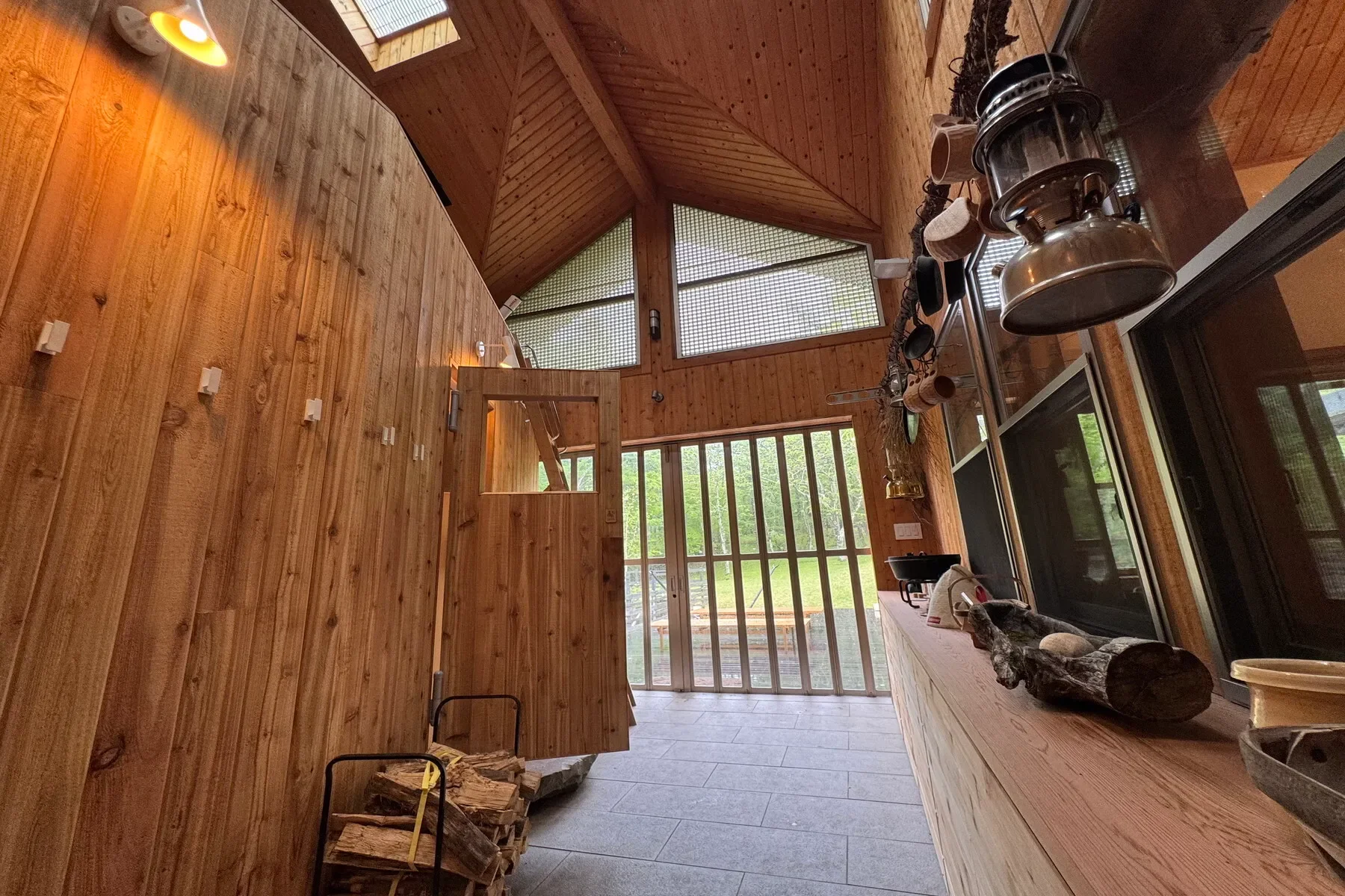 Exterior photo 5