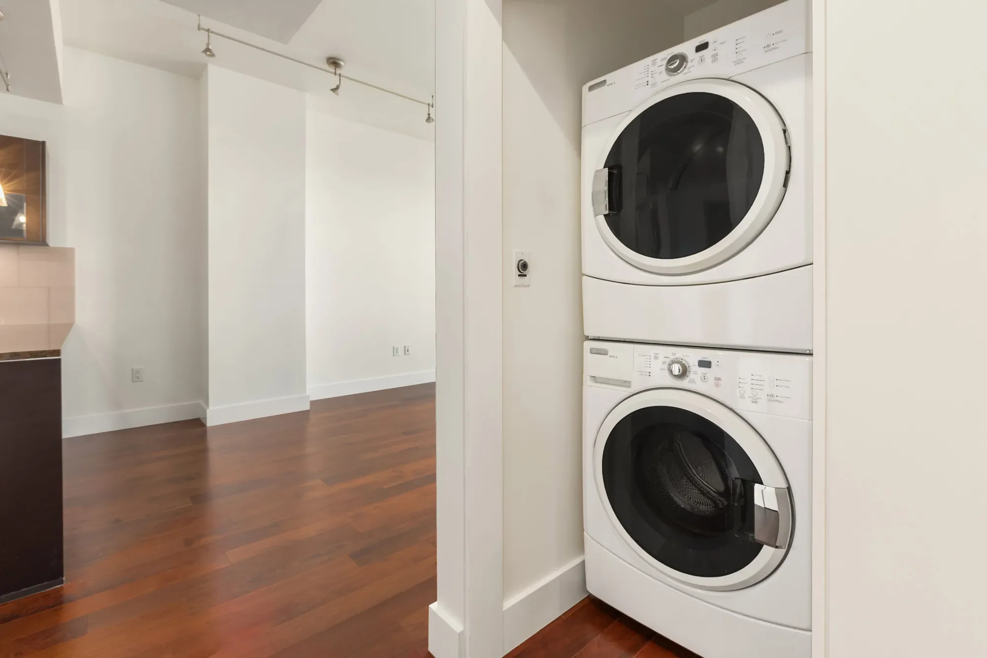 737 Olive Wy Unit #2704 , Seattle, WA 98101, Seattle, Washington, United States. - Photo 14