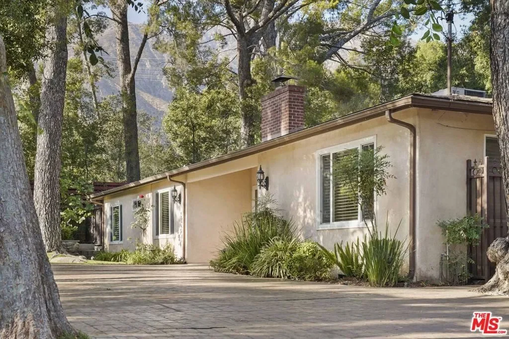 2452 N Altadena Drive, Altadena, California, United States. - Photo 7