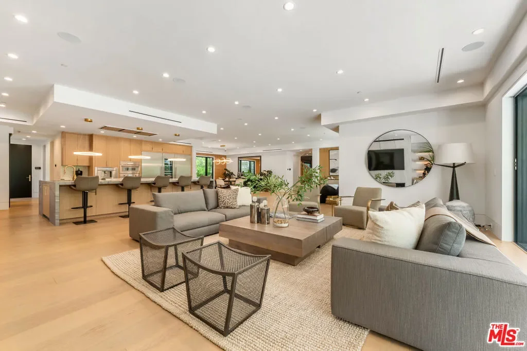 17228 Otsego Street, Los Angeles, California, United States. - Photo 21