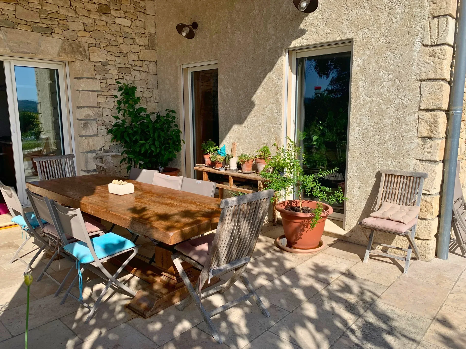 Exterior photo 6