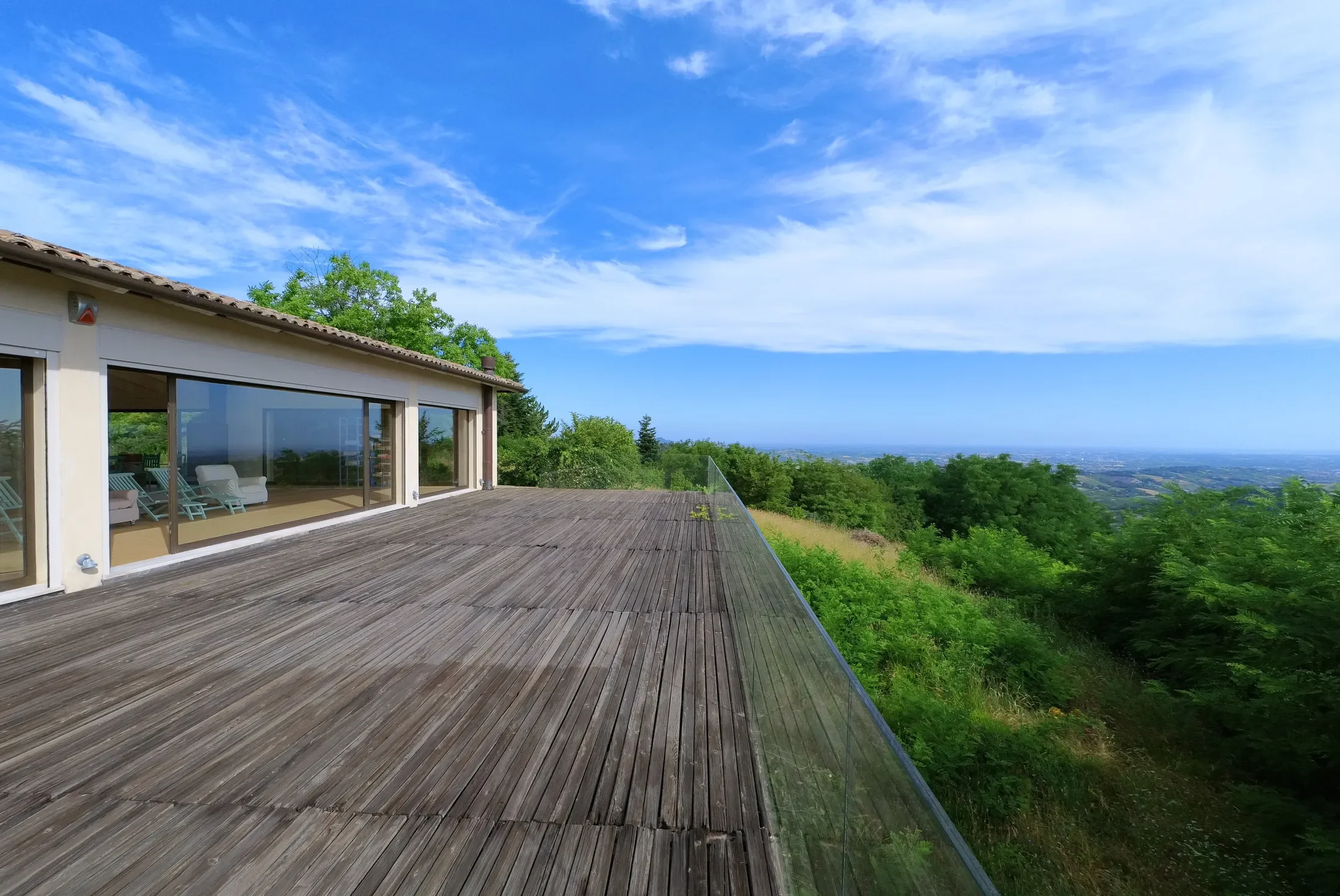 Exterior photo 3