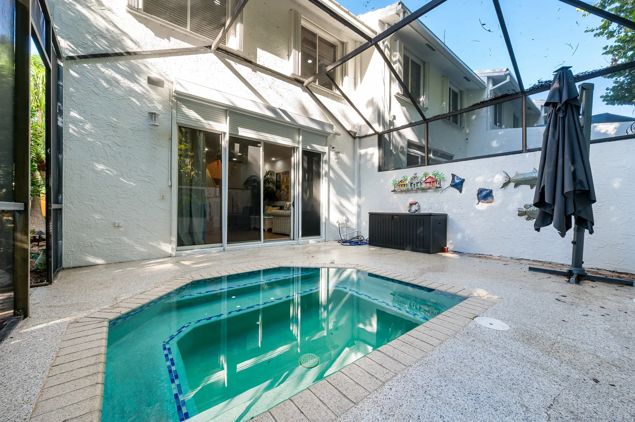 Exterior photo 3