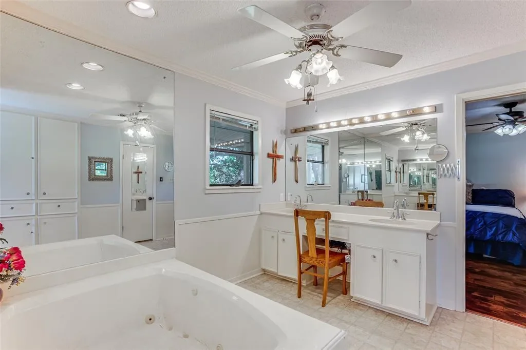 601 E Collard Street, Madisonville, Texas, United States. - Photo 16