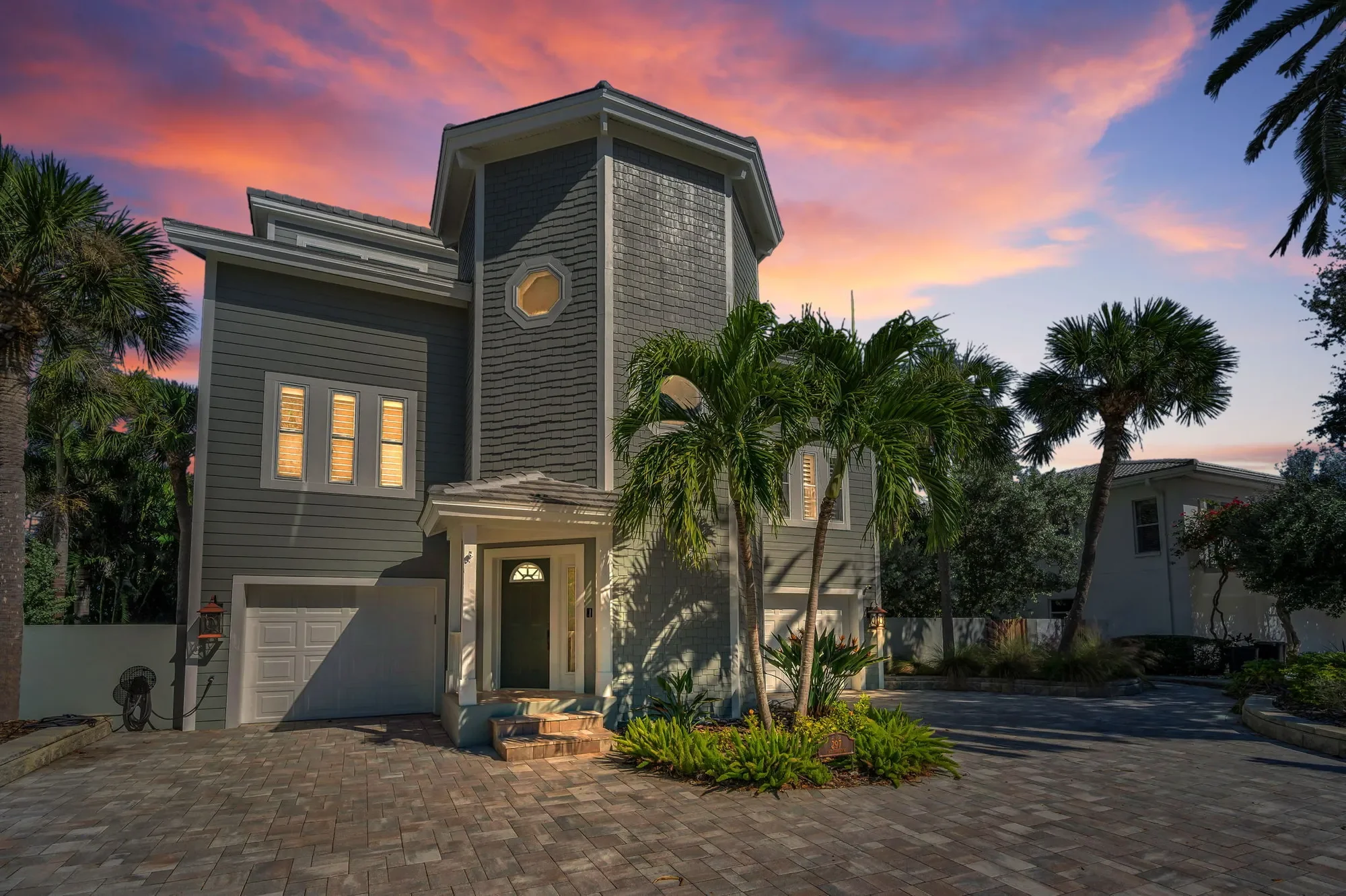 Exterior photo 3