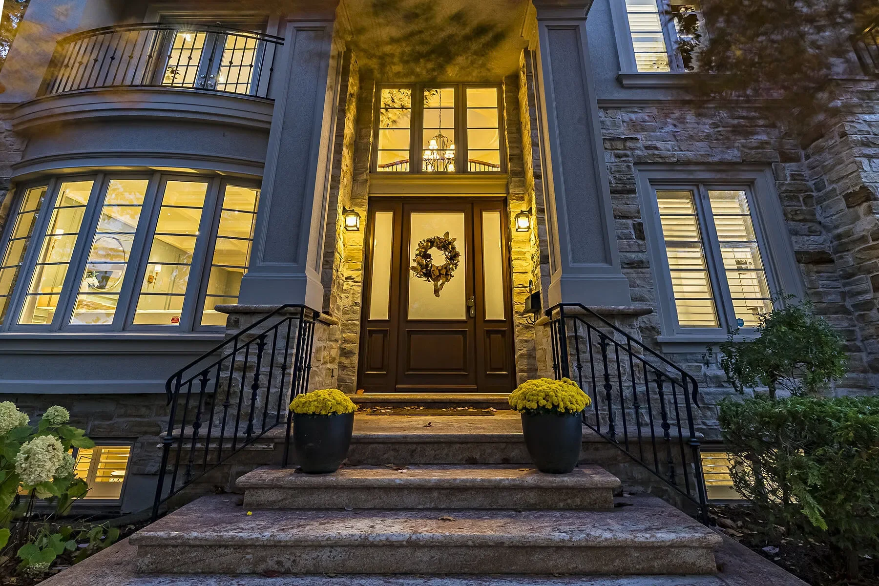 Exterior photo 8