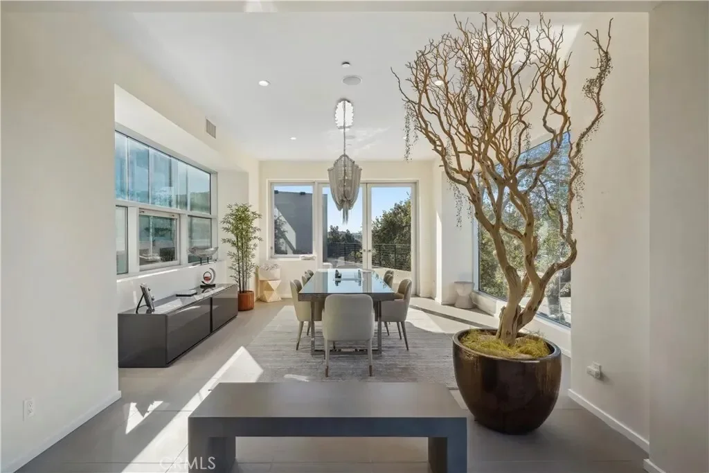 9716 Oak Pass Road, Beverly Hills, California, United States. - Photo 4